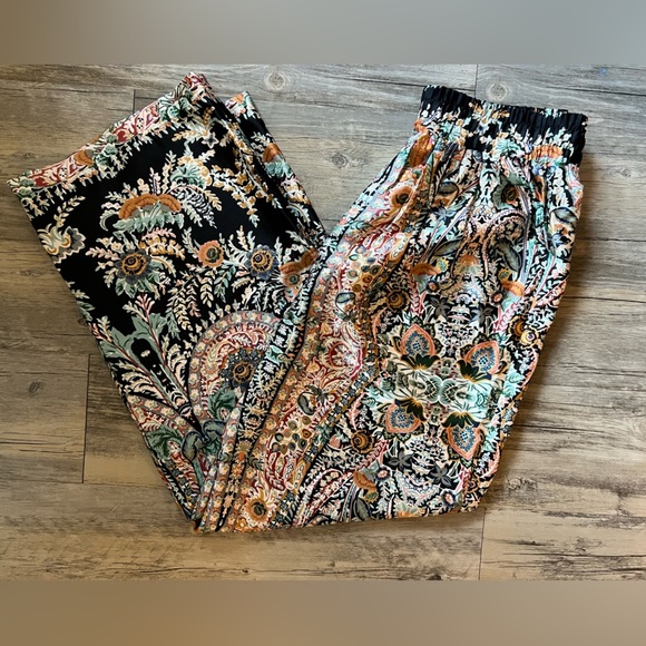 NWOT Molly bracken floral print pant - silky flowy style - very comfortable -  M - Picture 6 of 10
